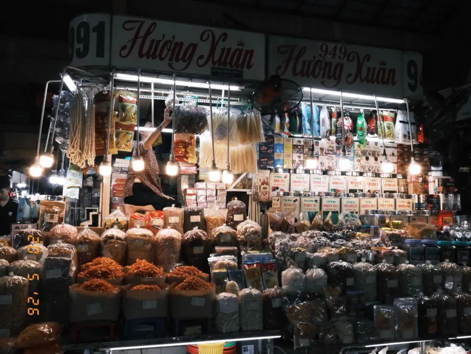 Sân ngoài trời buổi tối